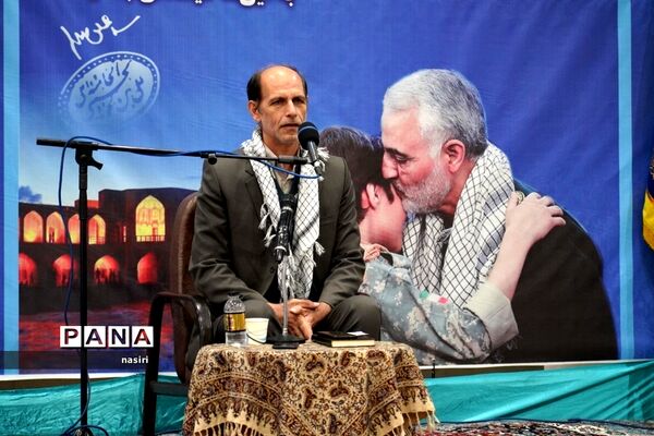 مجمع فرماندهان پیشگام بسیج دانش‌آموزی اصفهان در گلزار شهدا