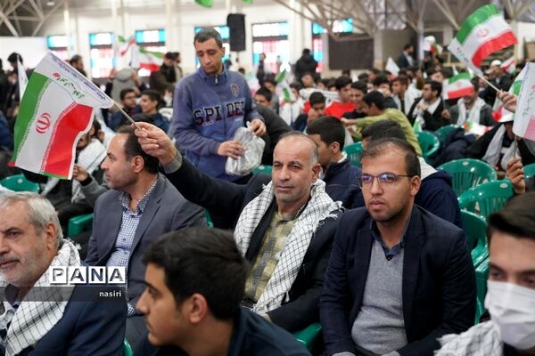 مجمع فرماندهان پیشگام بسیج دانش‌آموزی اصفهان در گلزار شهدا