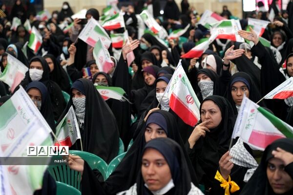 مجمع فرماندهان پیشگام بسیج دانش‌آموزی اصفهان در گلزار شهدا
