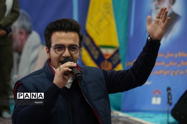 مجمع فرماندهان پیشگام بسیج دانش‌آموزی اصفهان در گلزار شهدا