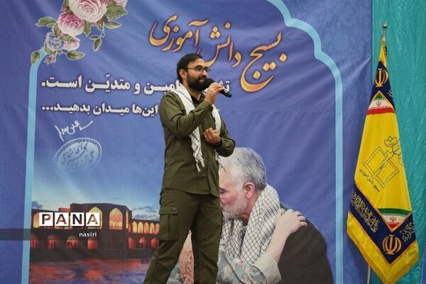 مجمع فرماندهان پیشگام بسیج دانش‌آموزی اصفهان در گلزار شهدا