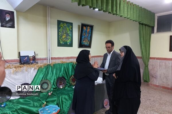 برگزاری نمایشگاه شمیم یاس در هنرستان مبتکران رودهن