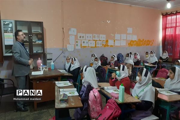 برگزاری جشن یلدایی با دانش‌آموزان مدرسه نرجس ناحیه دو ساری