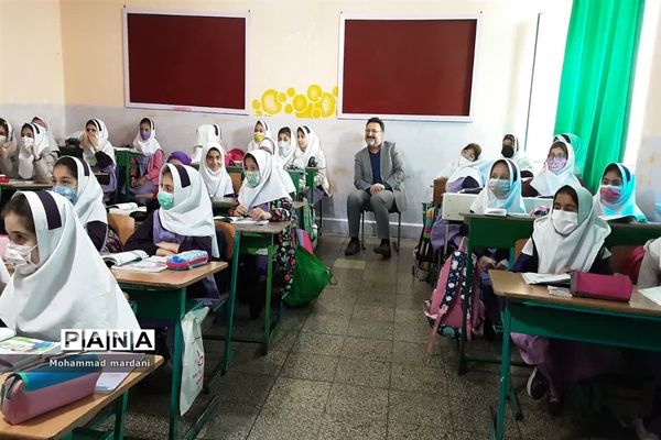 برگزاری جشن یلدایی با دانش‌آموزان مدرسه نرجس ناحیه دو ساری