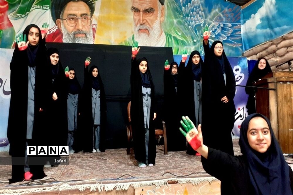 جشنواره (مدرسه ای یازده کلاس یازده سرود) در مدرسه ندای اسلام در استان اصفهان