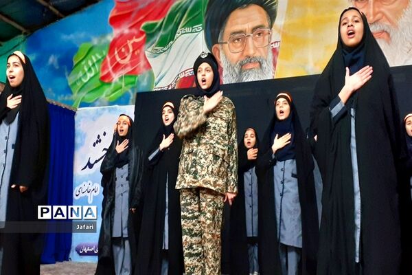 جشنواره (مدرسه ای یازده کلاس یازده سرود) در مدرسه ندای اسلام در استان اصفهان