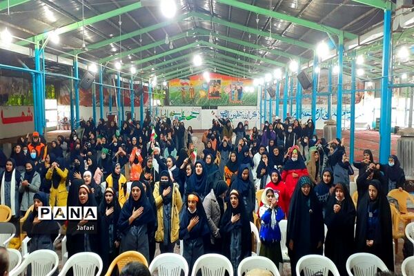 جشنواره (مدرسه ای یازده کلاس یازده سرود) در مدرسه ندای اسلام در استان اصفهان