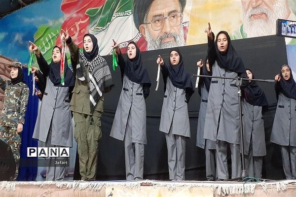 جشنواره (مدرسه ای یازده کلاس یازده سرود) در مدرسه ندای اسلام در استان اصفهان