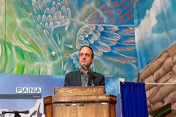 جشنواره (مدرسه ای یازده کلاس یازده سرود) در مدرسه ندای اسلام در استان اصفهان