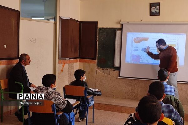 بازدید رئیس امور مدارس سمپاد کشور از مدرسه استعدادهای درخشان شهید بهشتی رودهن