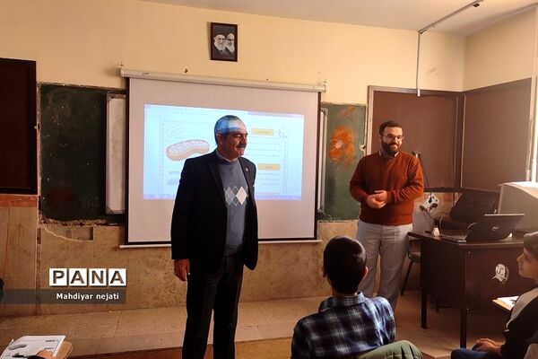 بازدید رئیس امور مدارس سمپاد کشور از مدرسه استعدادهای درخشان شهید بهشتی رودهن