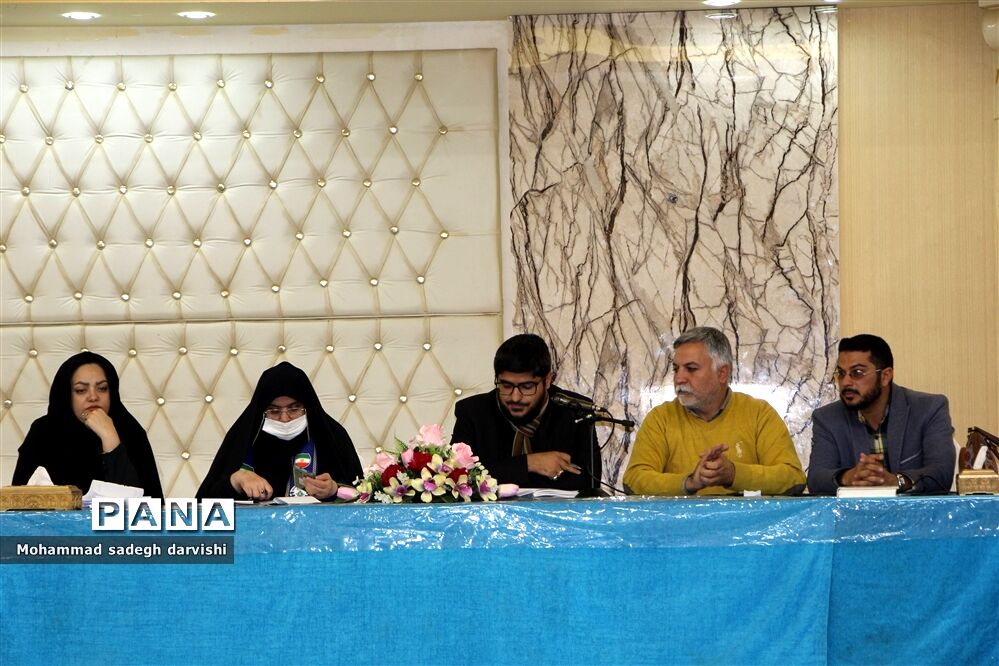 نشست رئیس سازمان دانش‌آموزی استان با مربیان پیشتاز بافق