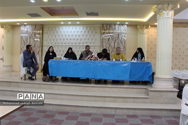 نشست رئیس سازمان دانش‌آموزی استان با مربیان پیشتاز بافق