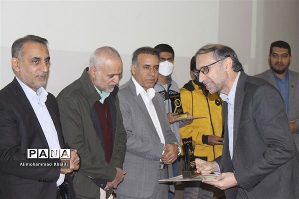 آئین تجلیل از دانش‌آموزان پژوهشگر در استان فارس