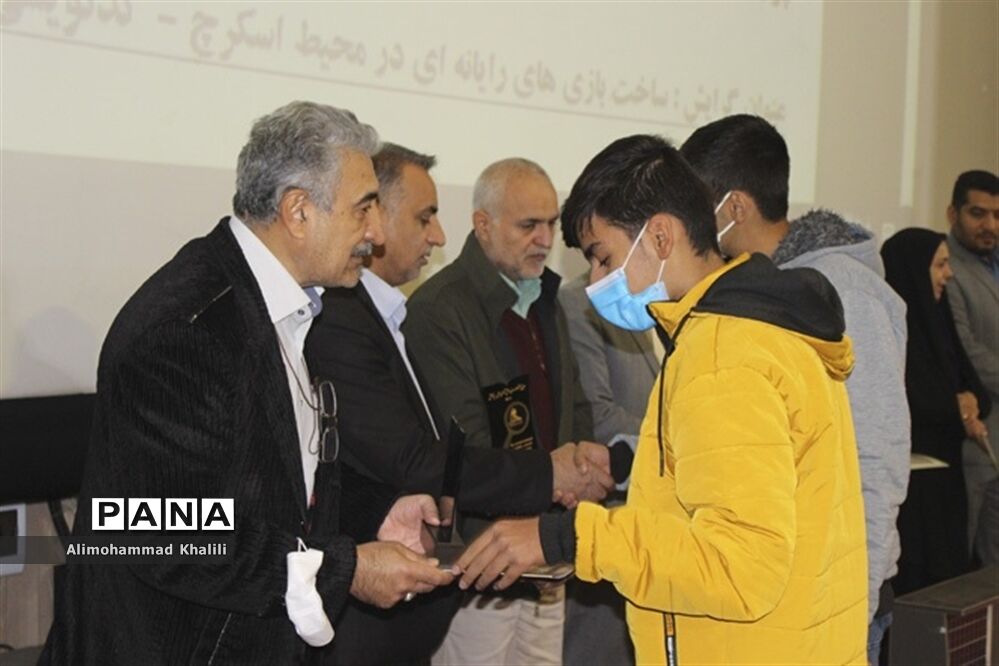 آئین تجلیل از دانش‌آموزان پژوهشگر در استان فارس