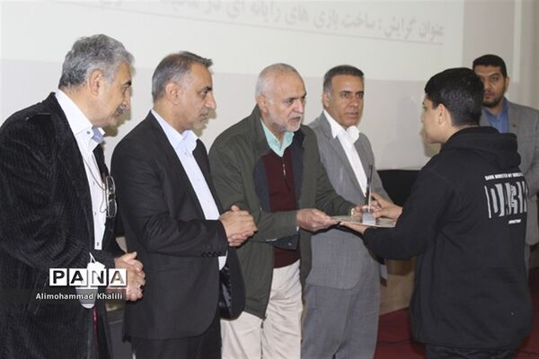 آئین تجلیل از دانش‌آموزان پژوهشگر در استان فارس
