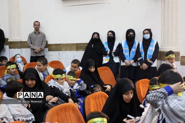 استقبال دانش‌آموزان دختر مدارس غیر دولتی شهرستان بوشهر از شهید گمنام