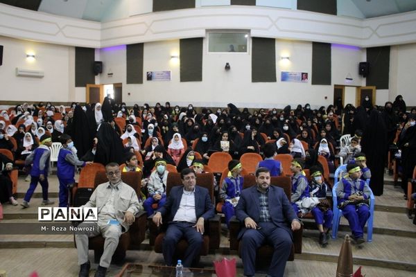 استقبال دانش‌آموزان دختر مدارس غیر دولتی شهرستان بوشهر از شهید گمنام