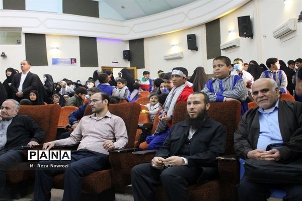 استقبال دانش‌آموزان دختر مدارس غیر دولتی شهرستان بوشهر از شهید گمنام