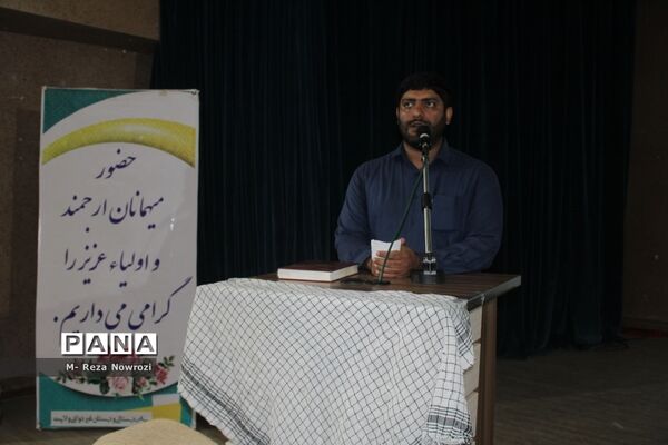 استقبال دانش‌آموزان دختر مدارس غیر دولتی شهرستان بوشهر از شهید گمنام