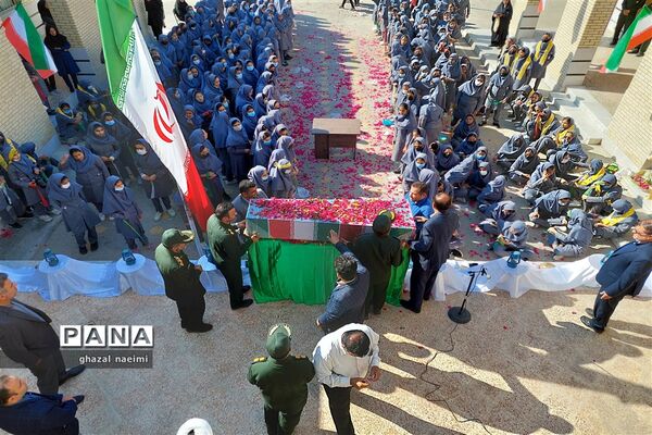 مراسم تشییع شهید گمنام در دبیرستان قاضی گله دار استان فارس