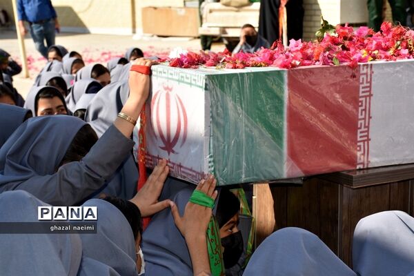 مراسم تشییع شهید گمنام در دبیرستان قاضی گله دار استان فارس