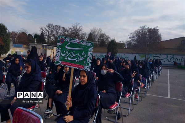 مراسم تحلیف پیشتازان سازمان دانش‌آموزی ناحیه 7 در دبیرستان صدیقه