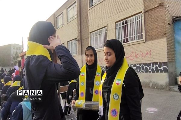 مراسم تحلیف پیشتازان سازمان دانش‌آموزی ناحیه 7 در دبیرستان صدیقه