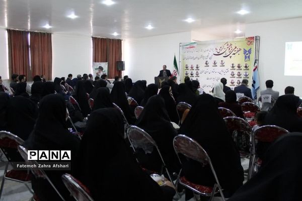 افتتاح اولین مدرسه متاورس استان و تجلیل از برگزیدگان پژوهشی شهرستان سمنان