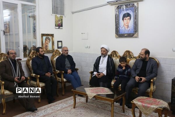 دیدار رئیس سازمان نهضت سواد‌آموزی با خانواده های شهدا در قم