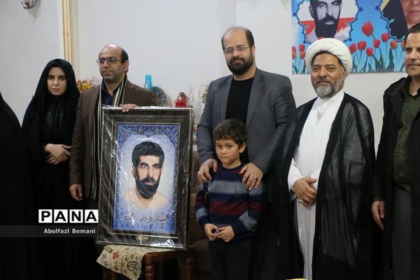 دیدار رئیس سازمان نهضت سواد‌آموزی با خانواده های شهدا در قم