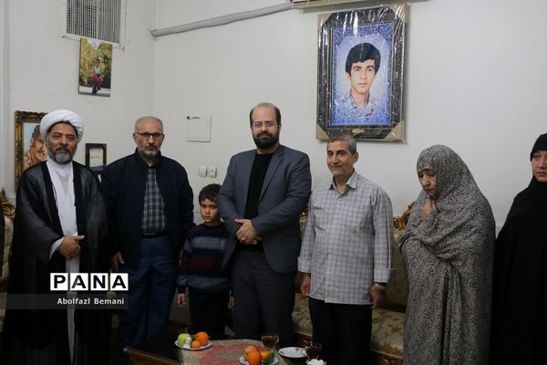 دیدار رئیس سازمان نهضت سواد‌آموزی با خانواده های شهدا در قم