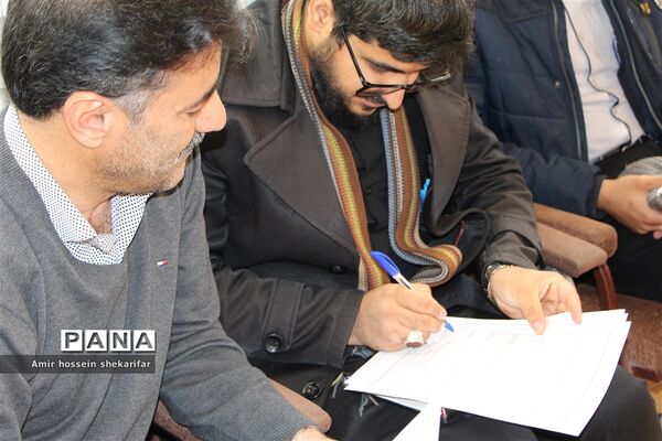 بازدید رئیس سازمان دانش‌آموزی استان از مدرسه شهید فهمیده ناحیه ۲ یزد