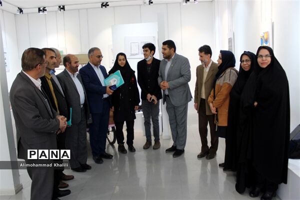 برپایی نمایشگاه دستاوردهای استانی فعالان و برگزیدگان عرصه پژوهش و فناوری در اداره کل آموزش و پرورش فارس