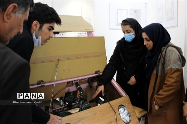 برپایی نمایشگاه دستاوردهای استانی فعالان و برگزیدگان عرصه پژوهش و فناوری در اداره کل آموزش و پرورش فارس