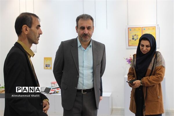 برپایی نمایشگاه دستاوردهای استانی فعالان و برگزیدگان عرصه پژوهش و فناوری در اداره کل آموزش و پرورش فارس