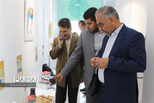 برپایی نمایشگاه دستاوردهای استانی فعالان و برگزیدگان عرصه پژوهش و فناوری در اداره کل آموزش و پرورش فارس