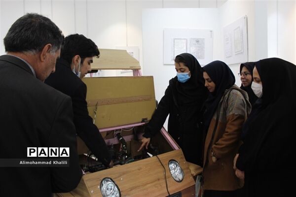 برپایی نمایشگاه دستاوردهای استانی فعالان و برگزیدگان عرصه پژوهش و فناوری در اداره کل آموزش و پرورش فارس