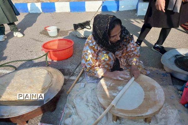 جشنواره غذای سنتی چهارمحال وبختیاری و شب یلدا در دبیرستان مرضیه