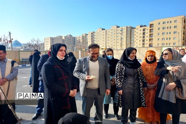 جشنواره غذای سنتی چهارمحال وبختیاری و شب یلدا در دبیرستان مرضیه