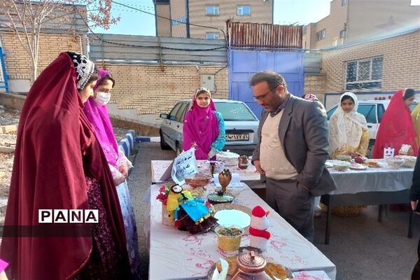 جشنواره غذای سنتی چهارمحال وبختیاری و شب یلدا در دبیرستان مرضیه