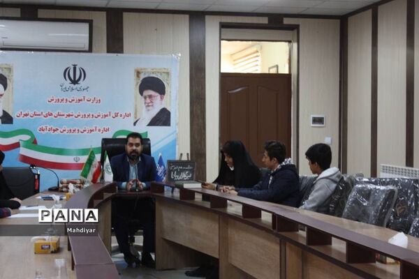 جلسه و دوره آموزش خبرنگاری دانش‌آموزان در جوادآباد
