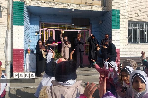 حضور صمیمی مدیرکل آموزش و پرورش شهرستان‌های استان تهران در مدرسه فرزانگان و  اندیشه رودهن