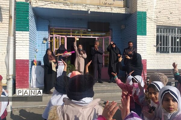 حضور صمیمی مدیرکل آموزش و پرورش شهرستان‌های استان تهران در مدرسه فرزانگان و  اندیشه رودهن