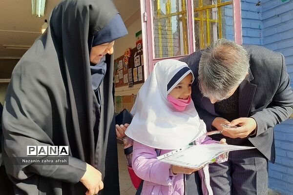 حضور صمیمی مدیرکل آموزش و پرورش شهرستان‌های استان تهران در مدرسه فرزانگان و  اندیشه رودهن
