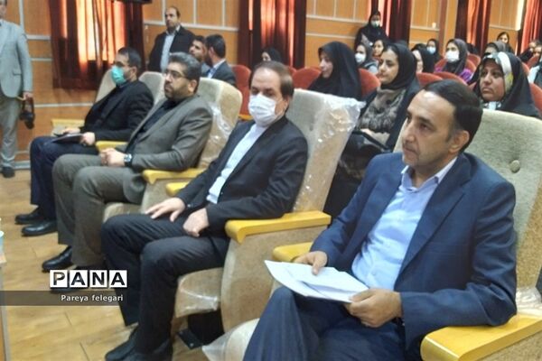 آیین تجلیل از رتبه‌های برتر آزمون سراسری در شهرستان قرچک