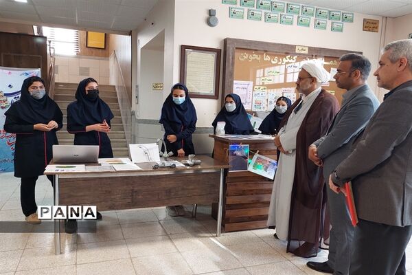 نمایشگاه هفته پژوهش در دبیرستان فرزانگان تربت جام