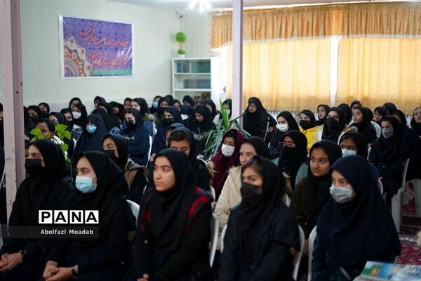 دیدار نماینده ترشیز با دانش‌آموزان مدارس کاشمر