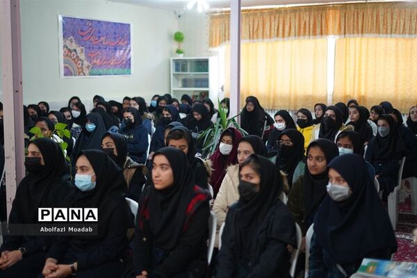 دیدار نماینده ترشیز با دانش‌آموزان مدارس کاشمر