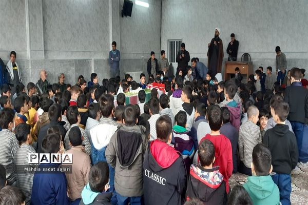 استقبال دانش‌آموزان یزدی از شهدای گمنام